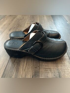 Born Women's Leather Clogs Mules Size 9M Blue Comfort Slip On Shoes